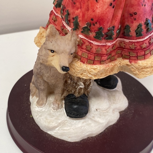 Woodland Santa Tabletop Resin Statue - Picture 2 of 3
